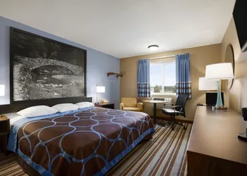 Super 8 by Wyndham Council Bluffs IA Omaha NE Area hotel thumbnail 5