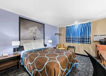 Super 8 by Wyndham Council Bluffs IA Omaha NE Area hotel thumbnail 8