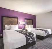 La Quinta Inn & Suites by Wyndham Hartford - Bradley Airport hotel detail image 5