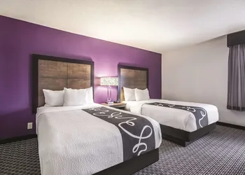 La Quinta Inn & Suites by Wyndham Hartford - Bradley Airport hotel thumbnail 5