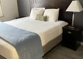 Lex View Inn at JFK Airport hotel thumbnail 6