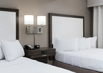Hampton Inn St. Louis-Downtown (At the Gateway Arch) hotel thumbnail 8