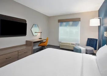 Holiday Inn Express Hotel & Suites Grand Rapids-North by IHG hotel thumbnail 5