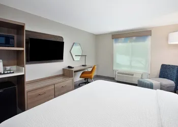 Holiday Inn Express Hotel & Suites Grand Rapids-North by IHG hotel thumbnail 6
