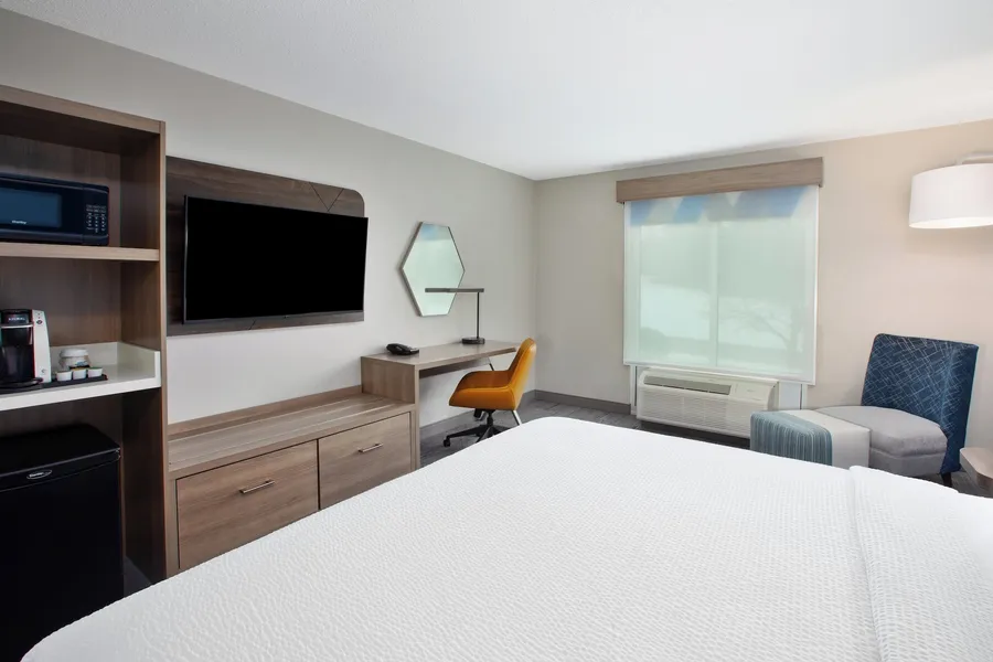 Holiday Inn Express Hotel & Suites Grand Rapids-North by IHG hotel detail image 6