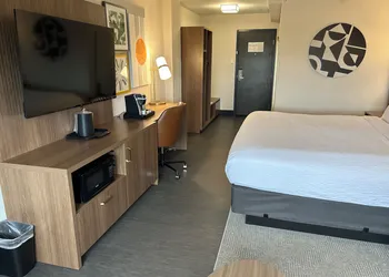 Holiday Inn Niagara Falls State Park Entry by IHG hotel thumbnail 5
