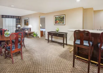 Holiday Inn Hotel & Suites Cincinnati - Eastgate by IHG hotel thumbnail 4