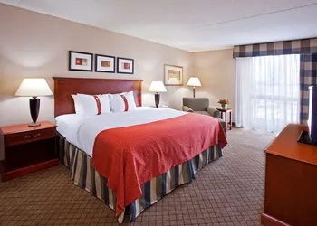 Holiday Inn Hotel & Suites Cincinnati - Eastgate by IHG hotel thumbnail 6
