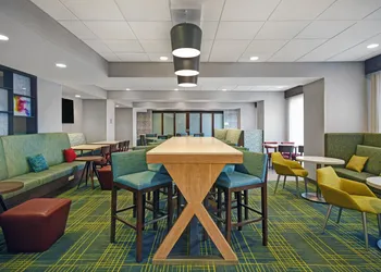 Hampton Inn Grand Rapids-North hotel thumbnail 2