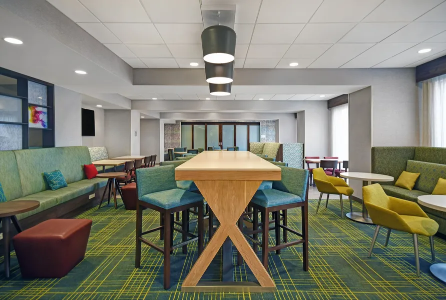 Hampton Inn Grand Rapids-North hotel detail image 2