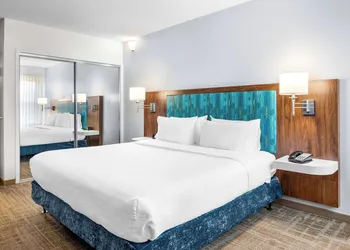 Hampton Inn Grand Rapids-North hotel thumbnail 5