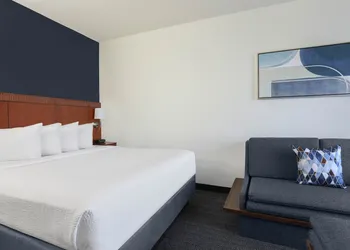Courtyard by Marriott Austin Airport hotel thumbnail 8
