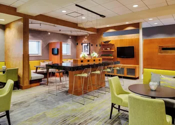 Courtyard by Marriott Boston Logan Airport hotel thumbnail 4