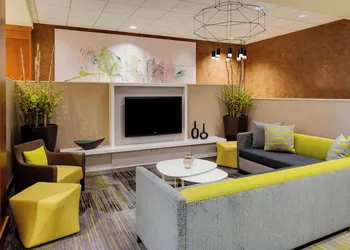 Courtyard by Marriott Boston Logan Airport hotel thumbnail 5