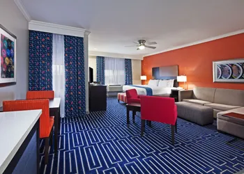 Holiday Inn Express & Suites Houston East, by IHG hotel thumbnail 3