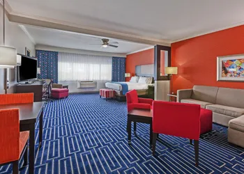 Holiday Inn Express & Suites Houston East, by IHG hotel thumbnail 4