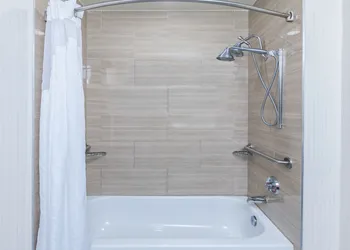 Holiday Inn Express & Suites Houston East, by IHG hotel thumbnail 5