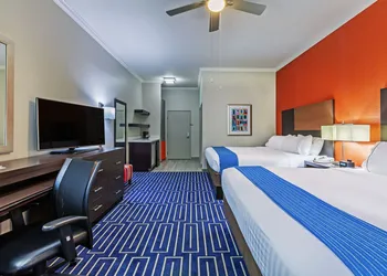 Holiday Inn Express & Suites Houston East, by IHG hotel thumbnail 8