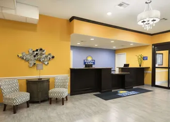 Days Inn & Suites by Wyndham Galveston West/Seawall hotel thumbnail 2
