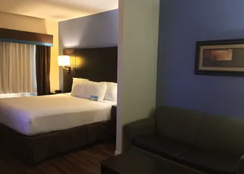Days Inn & Suites by Wyndham Galveston West/Seawall hotel thumbnail 3