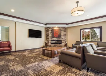 Red Roof Inn & Suites Omaha - Council Bluffs hotel thumbnail 2