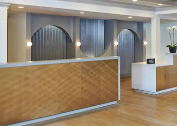 DoubleTree by Hilton Hotel Berkeley Marina hotel thumbnail 3