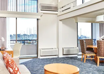DoubleTree by Hilton Hotel Berkeley Marina hotel thumbnail 4