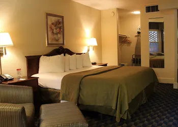 Governor House Inn hotel thumbnail 7