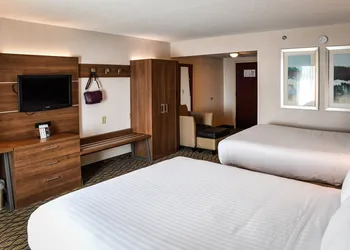 Holiday Inn Express Hotel & Suites Concord by IHG hotel thumbnail 3