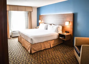 Holiday Inn Express Hotel & Suites Concord by IHG hotel thumbnail 6