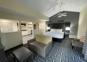 Baymont by Wyndham Indianapolis Airport Lynhurst hotel thumbnail 6