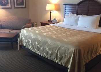 Quality Inn Pittsburgh Airport hotel thumbnail 5