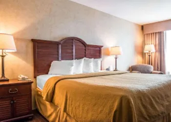 Quality Inn Pittsburgh Airport hotel thumbnail 6