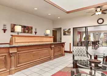 Ramada by Wyndham Arcata hotel thumbnail 5