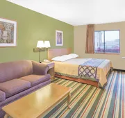 Super 8 by Wyndham East Moline hotel detail image 3