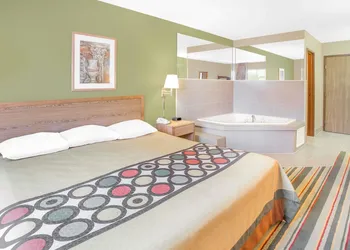 Super 8 by Wyndham East Moline hotel thumbnail 5