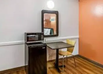 Motel 6 Euless, TX - DFW West hotel thumbnail 5
