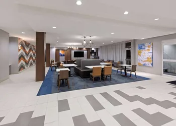 La Quinta Inn & Suites by Wyndham Rockport - Fulton hotel thumbnail 4