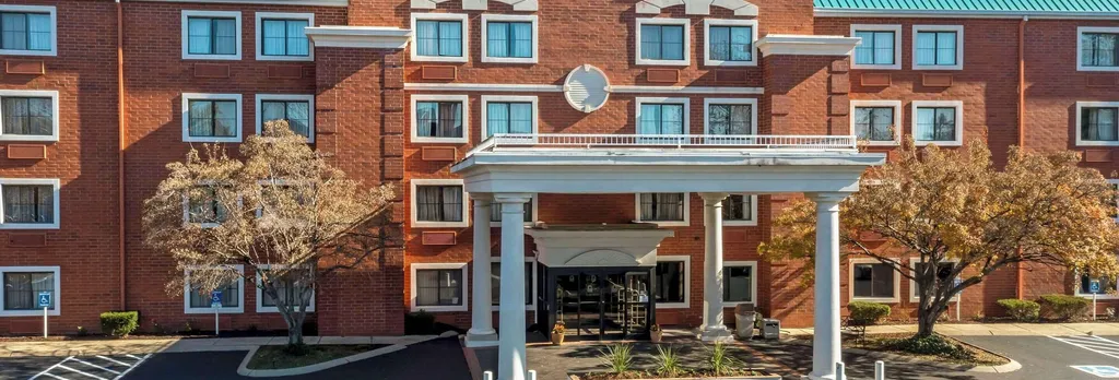Hotel photo 1 of 34