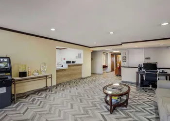 Comfort Inn & Suites Brentwood - Nashville hotel thumbnail 3