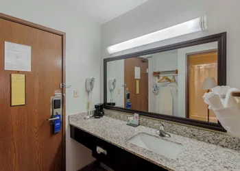 Comfort Inn & Suites Brentwood - Nashville hotel thumbnail 7