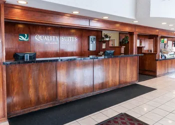 Quality Suites Albuquerque Airport hotel thumbnail 3
