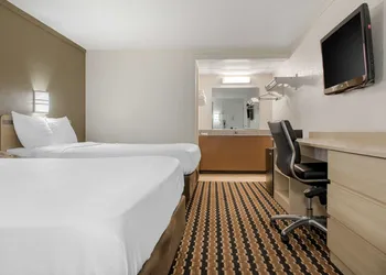 Rodeway Inn Sharonville - Cincinnati North hotel thumbnail 7
