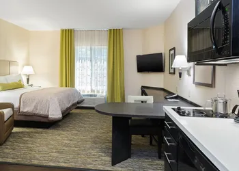 Candlewood Suites Grove City - Outlet Center by IHG hotel thumbnail 5