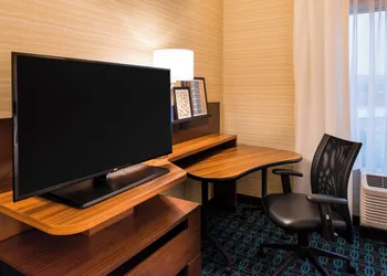 Fairfield Inn & Suites Utica hotel thumbnail 8