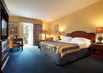 Trianon Bonita Bay hotel thumbnail 6