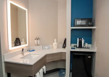 Holiday Inn Express Airport - Tucson by IHG hotel thumbnail 6