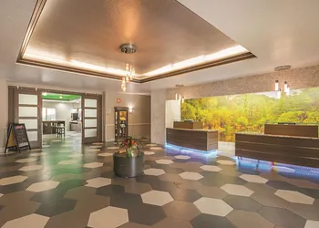 La Quinta Inn & Suites by Wyndham Kingwood Houston IAH Airpt hotel thumbnail 3