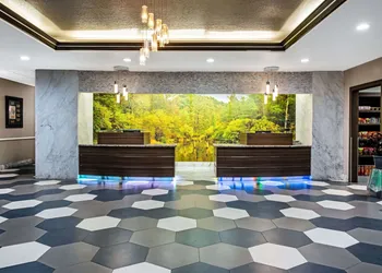 La Quinta Inn & Suites by Wyndham Kingwood Houston IAH Airpt hotel thumbnail 4