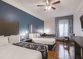 La Quinta Inn & Suites by Wyndham Kingwood Houston IAH Airpt hotel thumbnail 8
